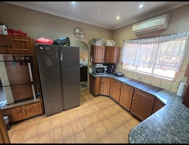 3 BEDROOM HOUSE FOR SALE IN THERESAPARK